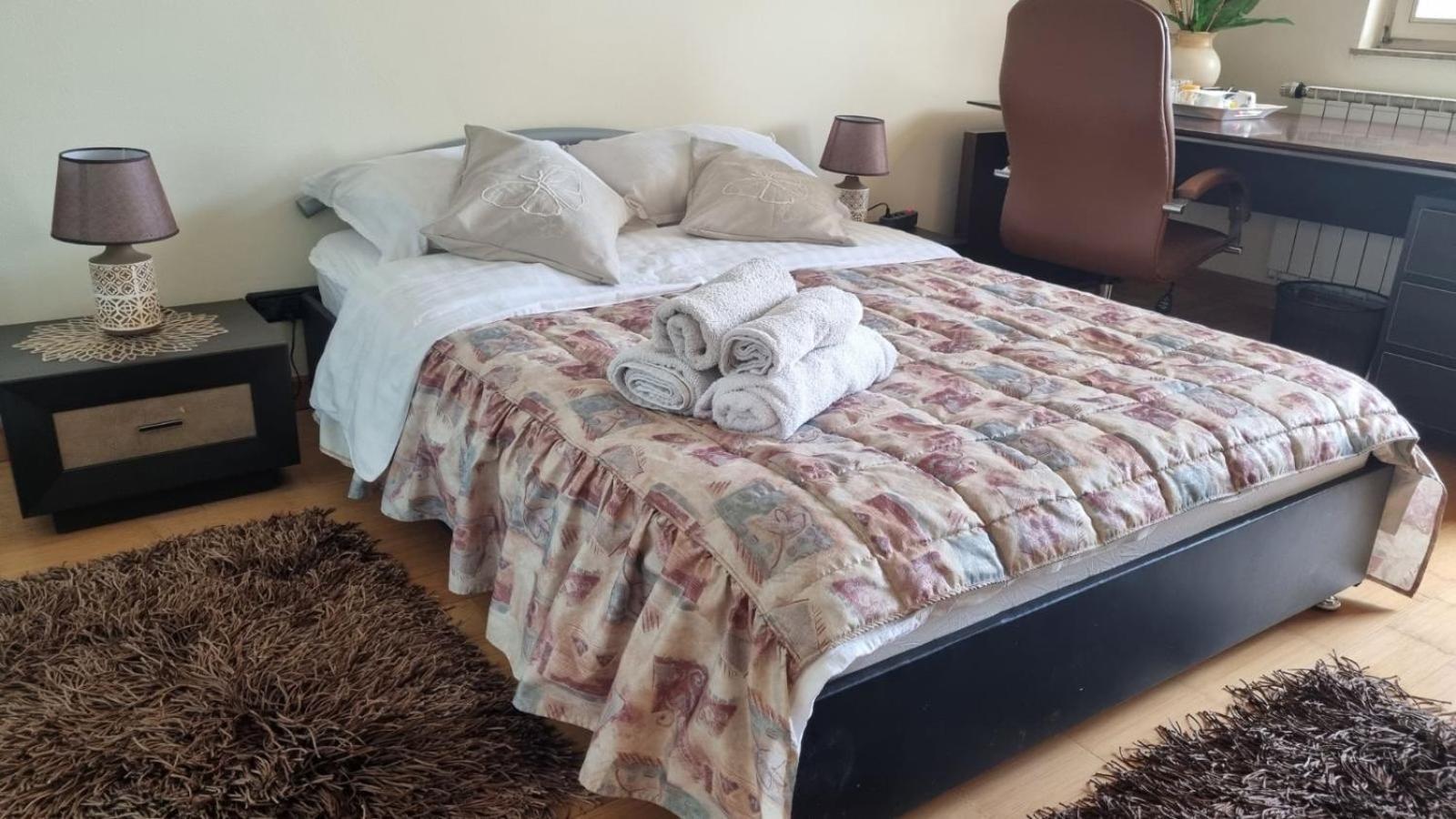 Bolek Mansion Lägenhet Banja Luka Exteriör bild